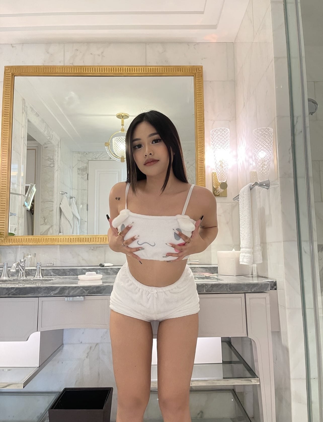Annette Monsouleil Konten Eksklusif Edisi KAmar Mandi